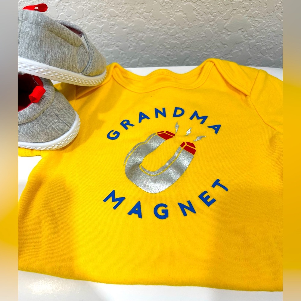 Carter's shorts sleeves baby bodysuit.